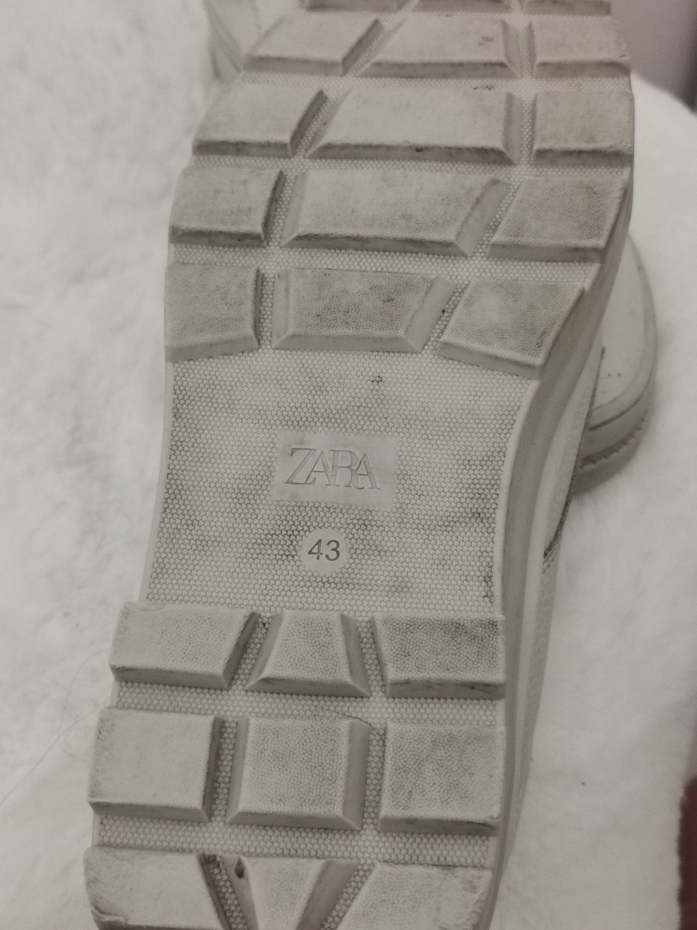Sapatilhas beje de Homem da Zara