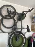 Vendo bmx com acessorios novos