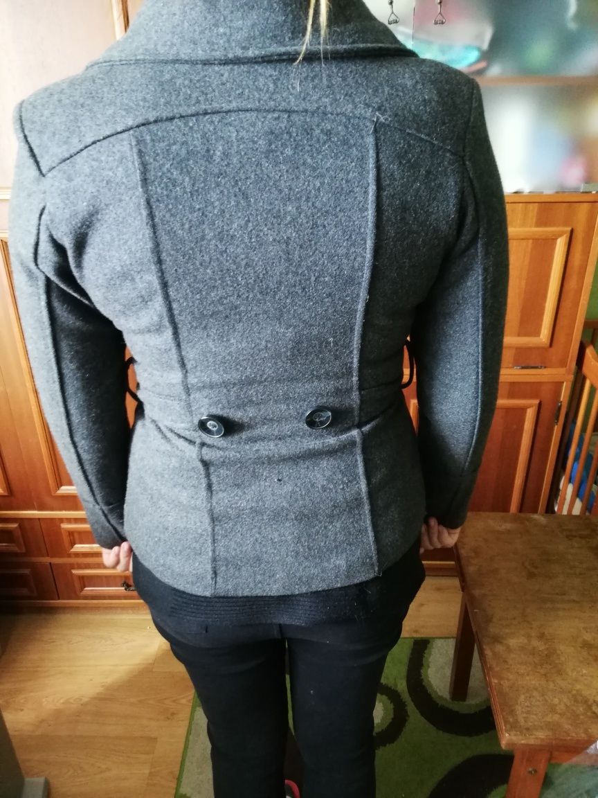 Kurteczka szara zapinana na duże guziki 38 /40