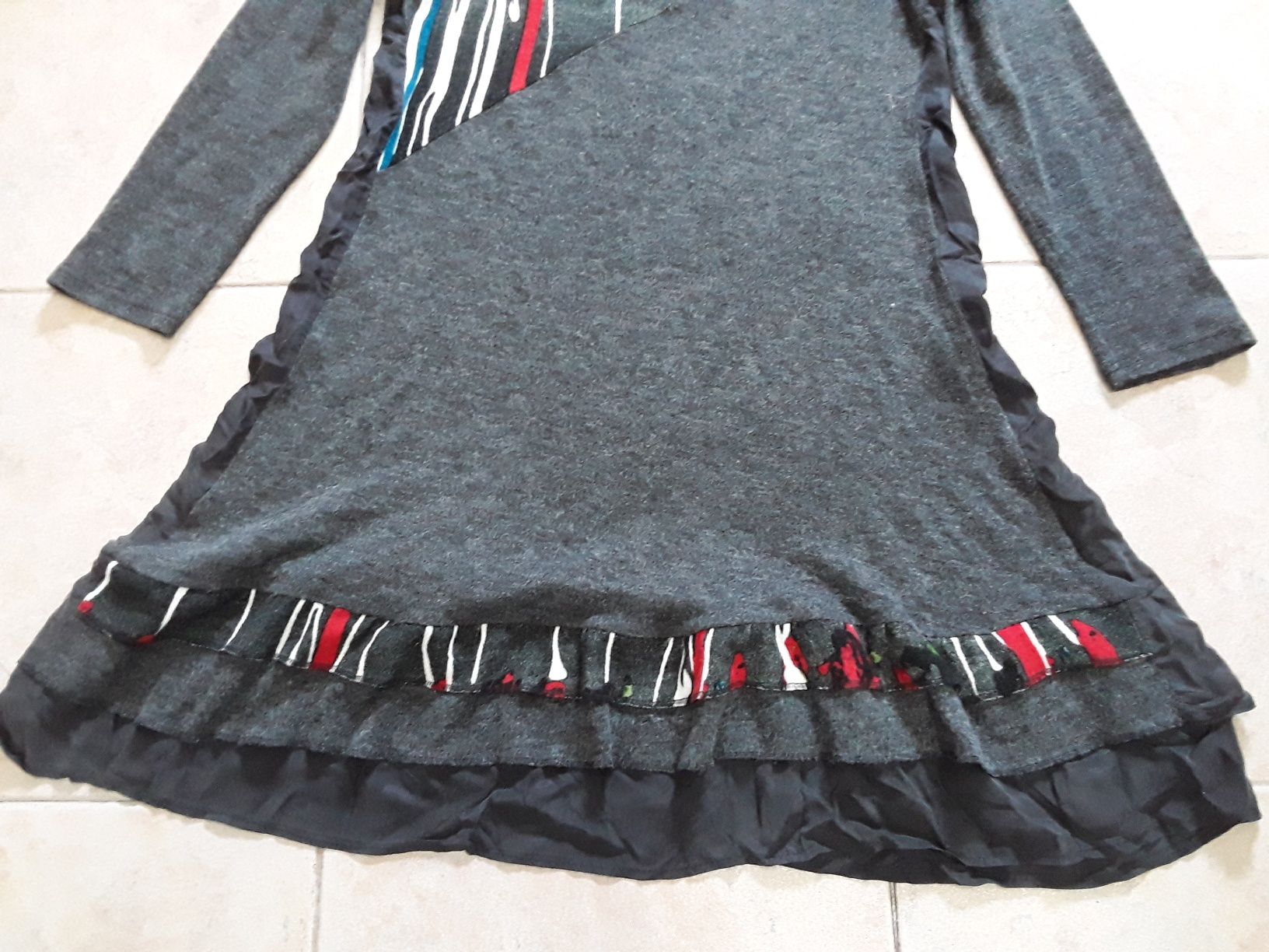 Vestido/blusa vintage em preto com detalhe de renda na baínha