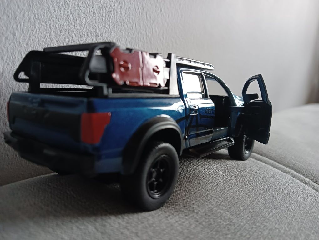 Model auta Nissan Titan PRO-4X Just Trucks