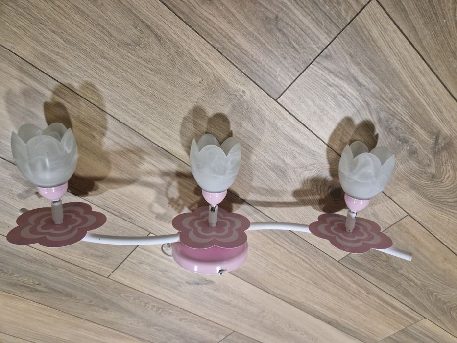 Lampa sufitowa do pokoju dziewczynki
