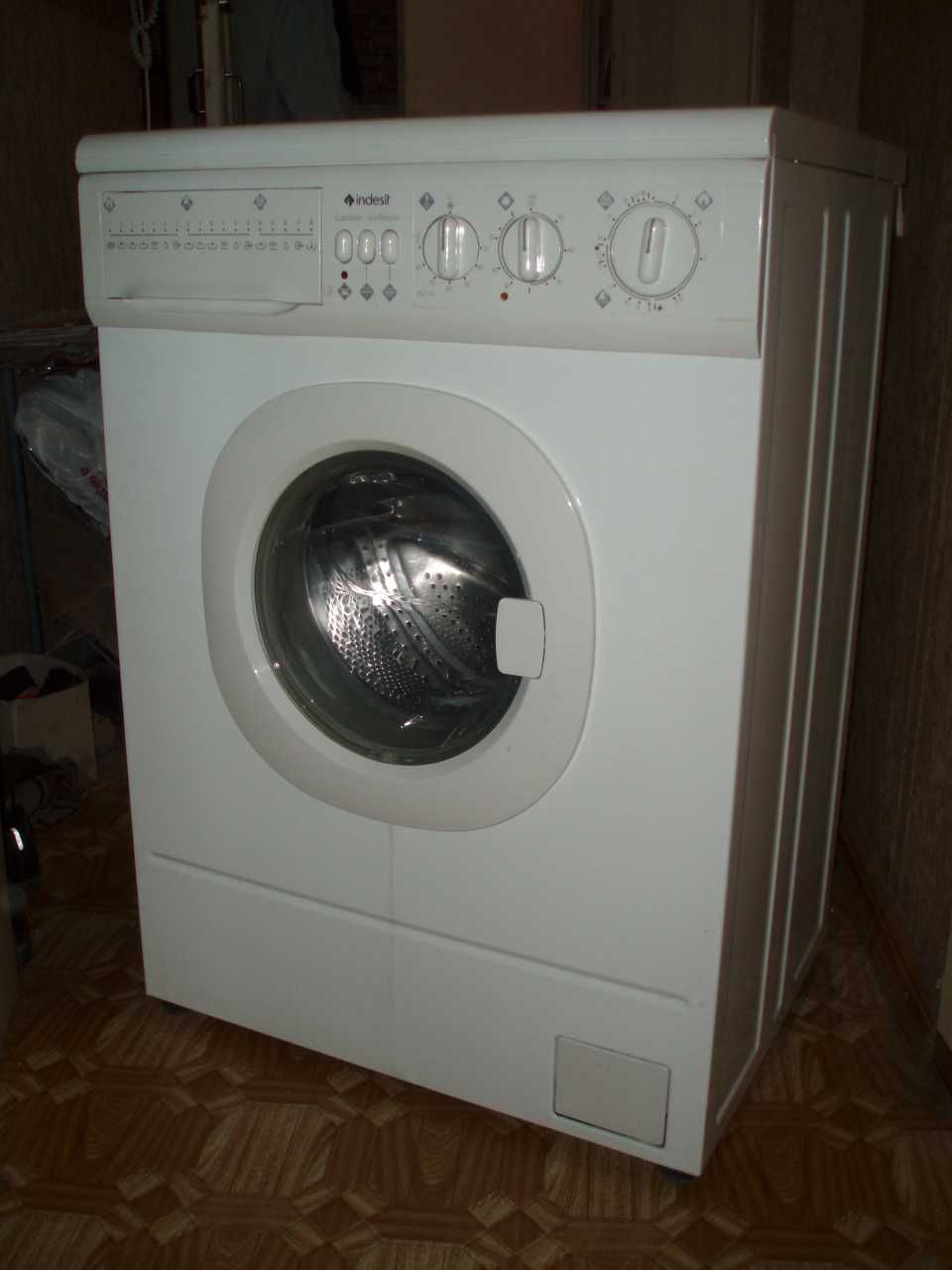 Машина стиральная Indesit WDN 867 WF б/у по запчастям