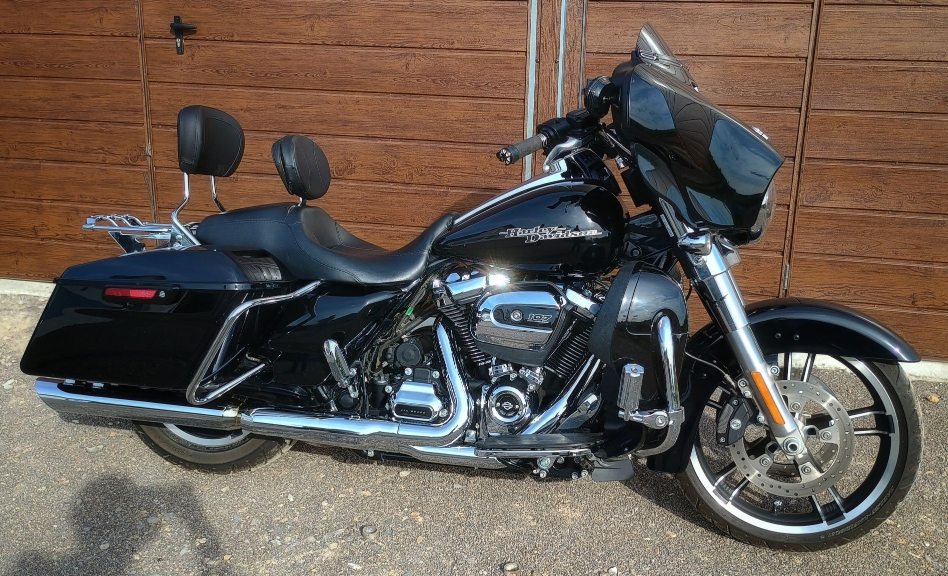 Motocykl Harley-Davidson Street Glide 2018 Touring mały przebieg