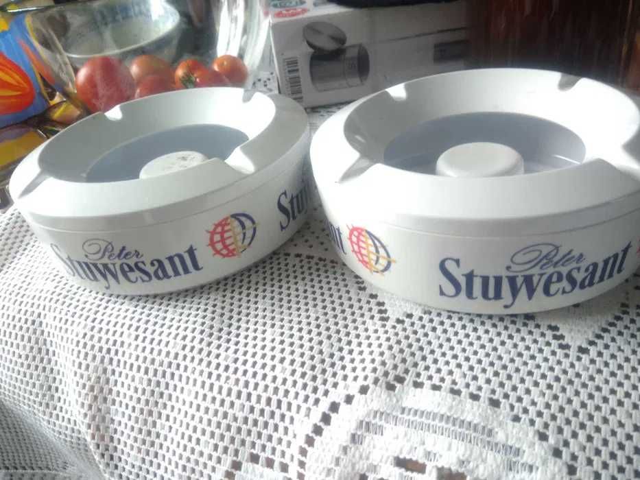 Peter Stuyvesant popieliczka Kolekcjonerska 2 rózne szt 2