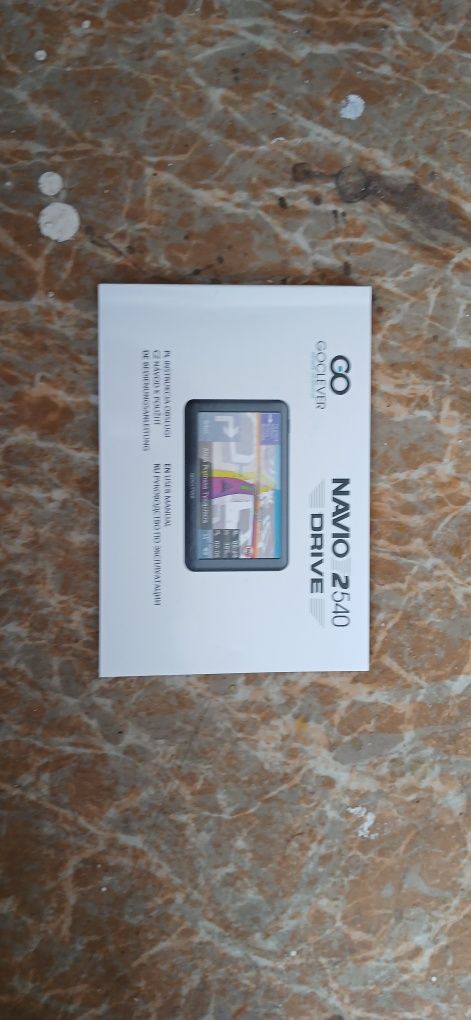 Nawigacja tablet z kablem i instrukcją