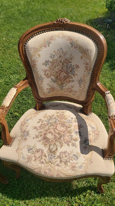 Zestaw mebli w stylu Ludwik XV – sofa, 2 fotele i ława

Na sprzedaż el