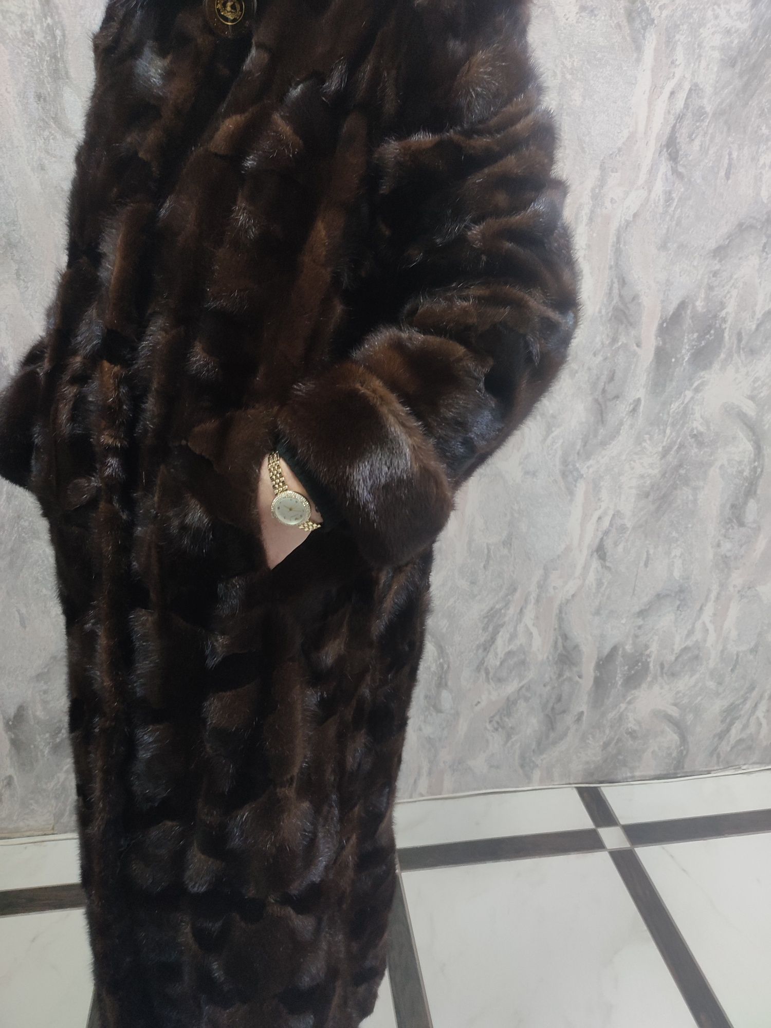 Продам женскую шубу -норка