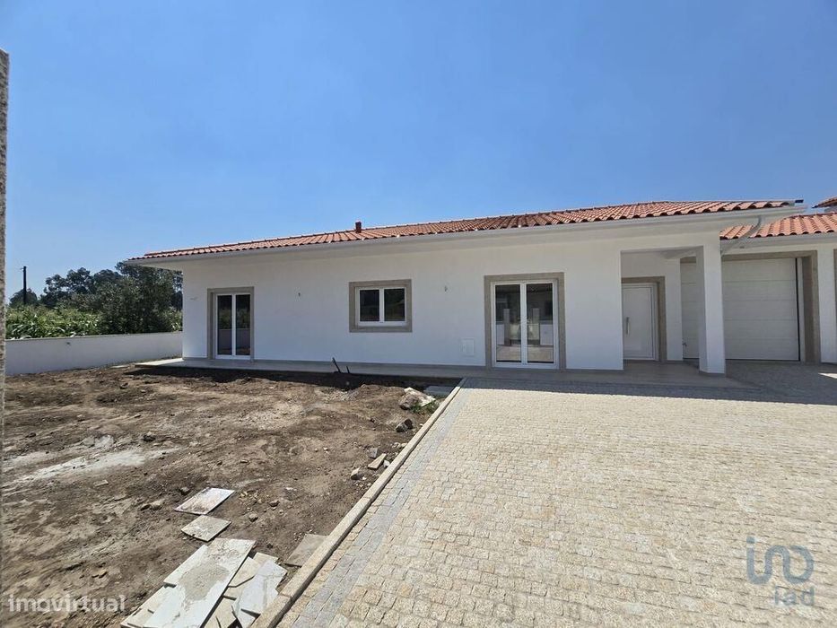 Casa / Villa T2 em Branca de 130,00 m2