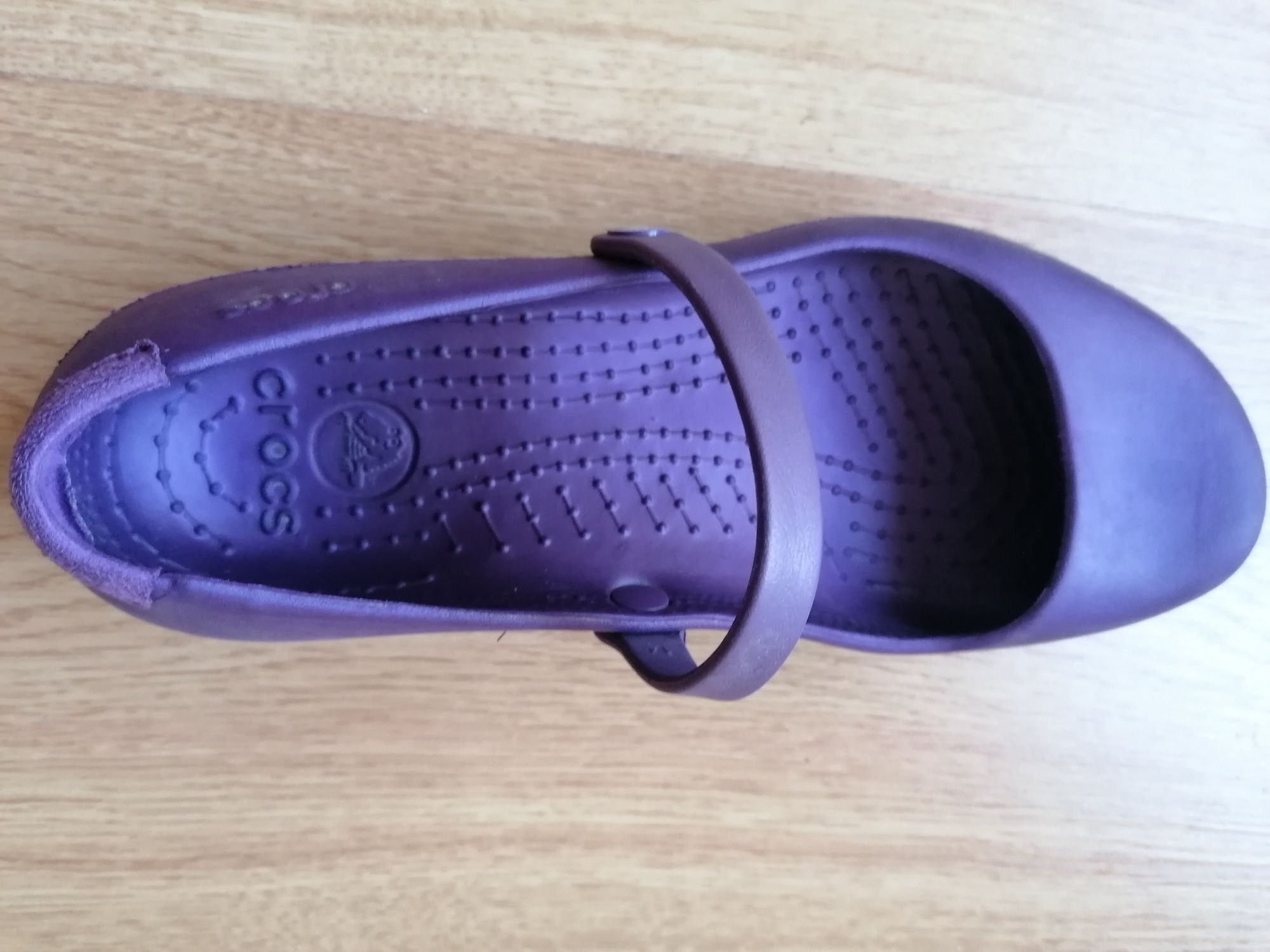 Vendo Crocs originais roxos