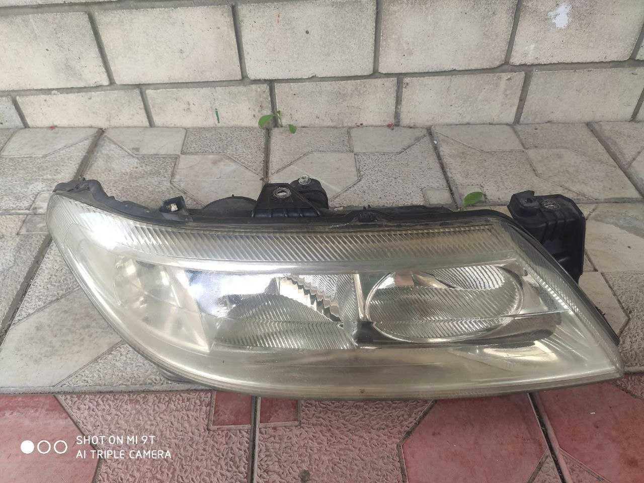 Фари на Renault laguna 2