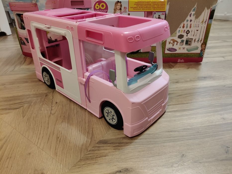 Camper Barbie pink