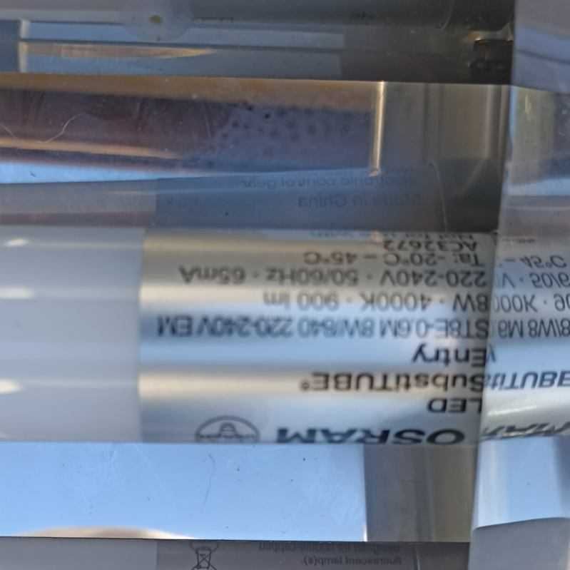 oprawa wraz ze świetlówkami LED