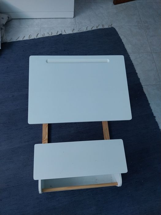 Secretária criança