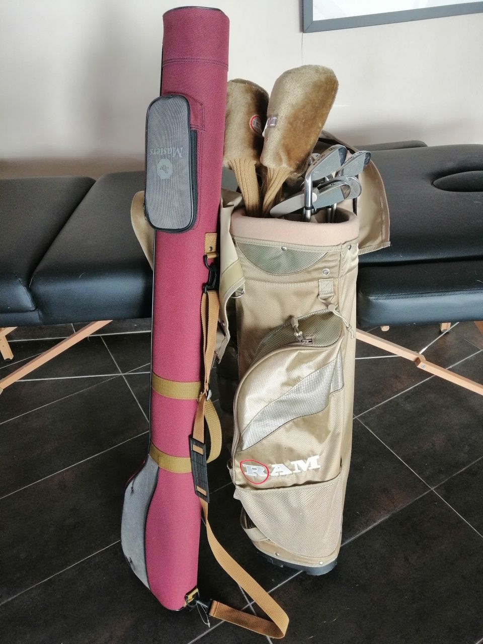 2 Sacos de golfe com tacos