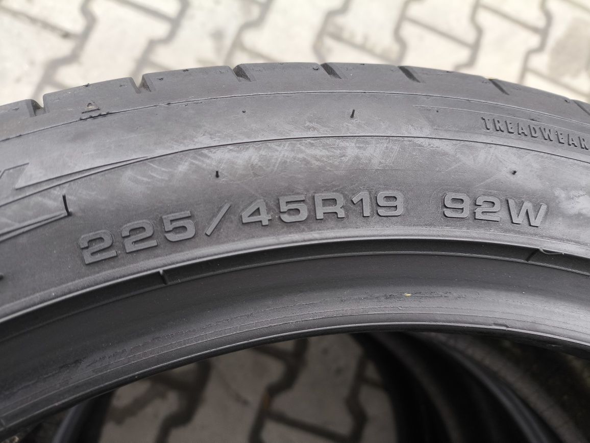 225/45/19 Dunlop Sport Maxx RT2  2 Sztuki