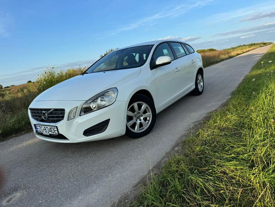 Volvo V60 VOLVO V60 !!!