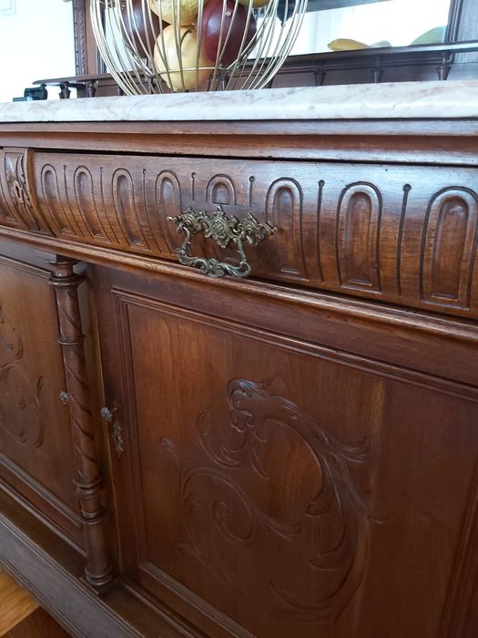 Aparador cristaleira em mogno