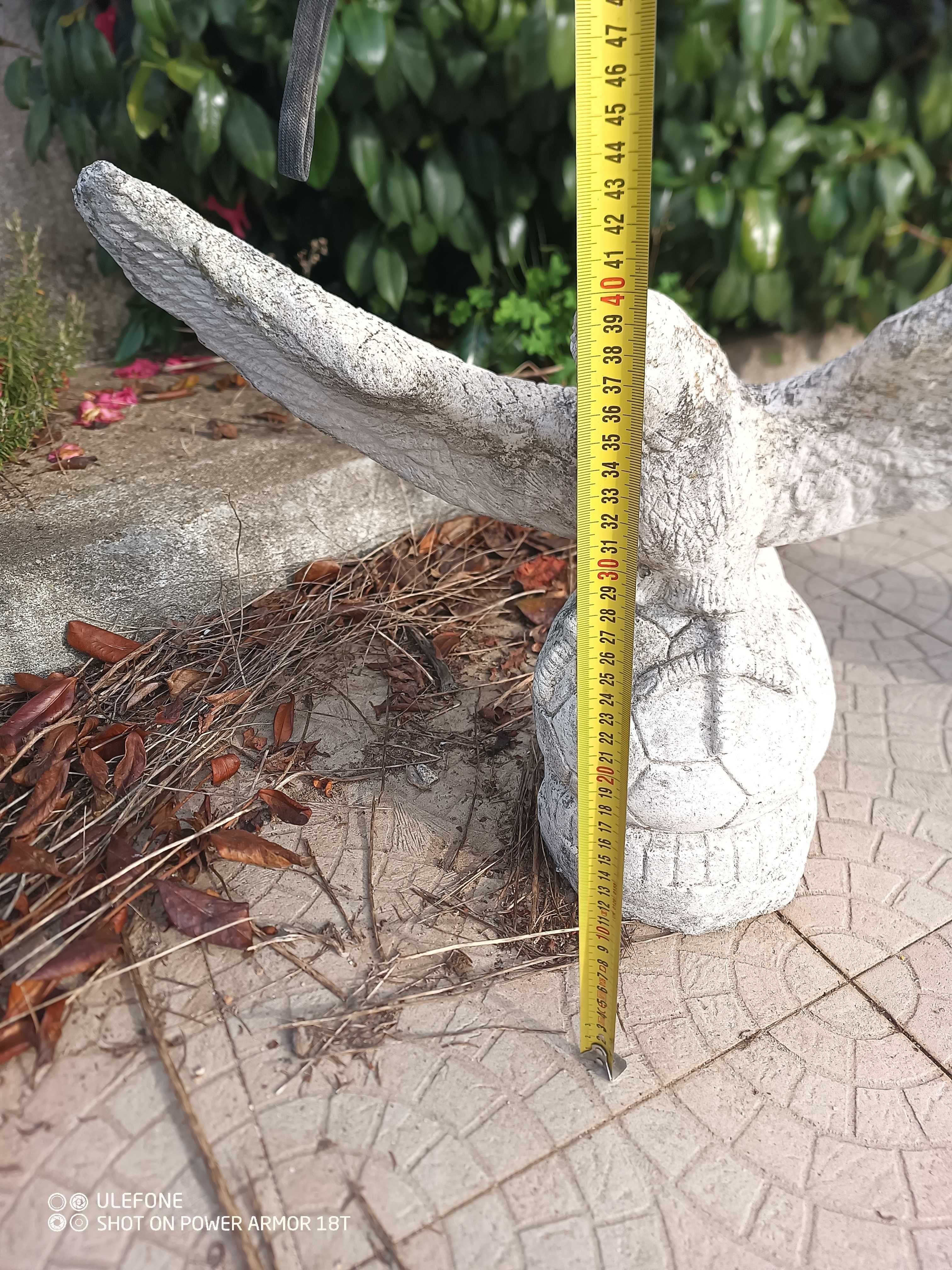 Águias Decorativas em Cimento