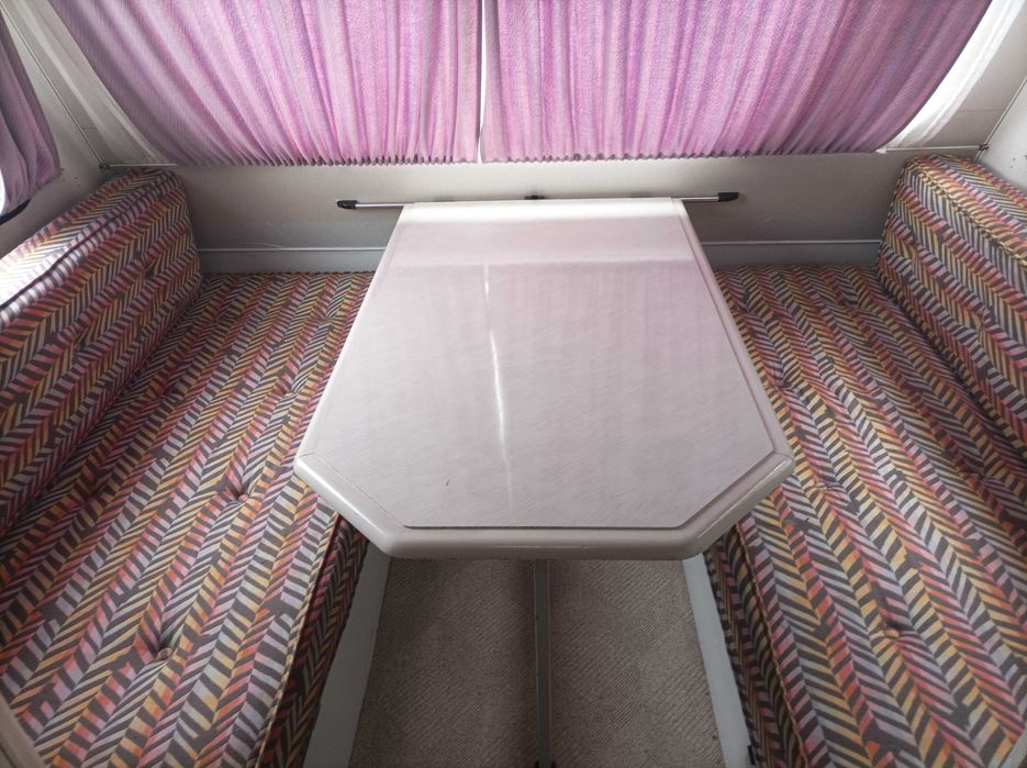 Caravana Adria Linea em muito bom estado