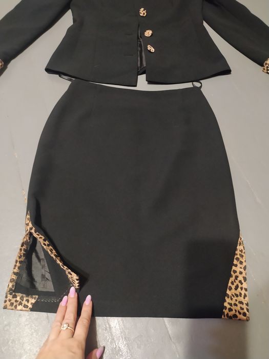 жіночий діловий костюм  для бізнесу