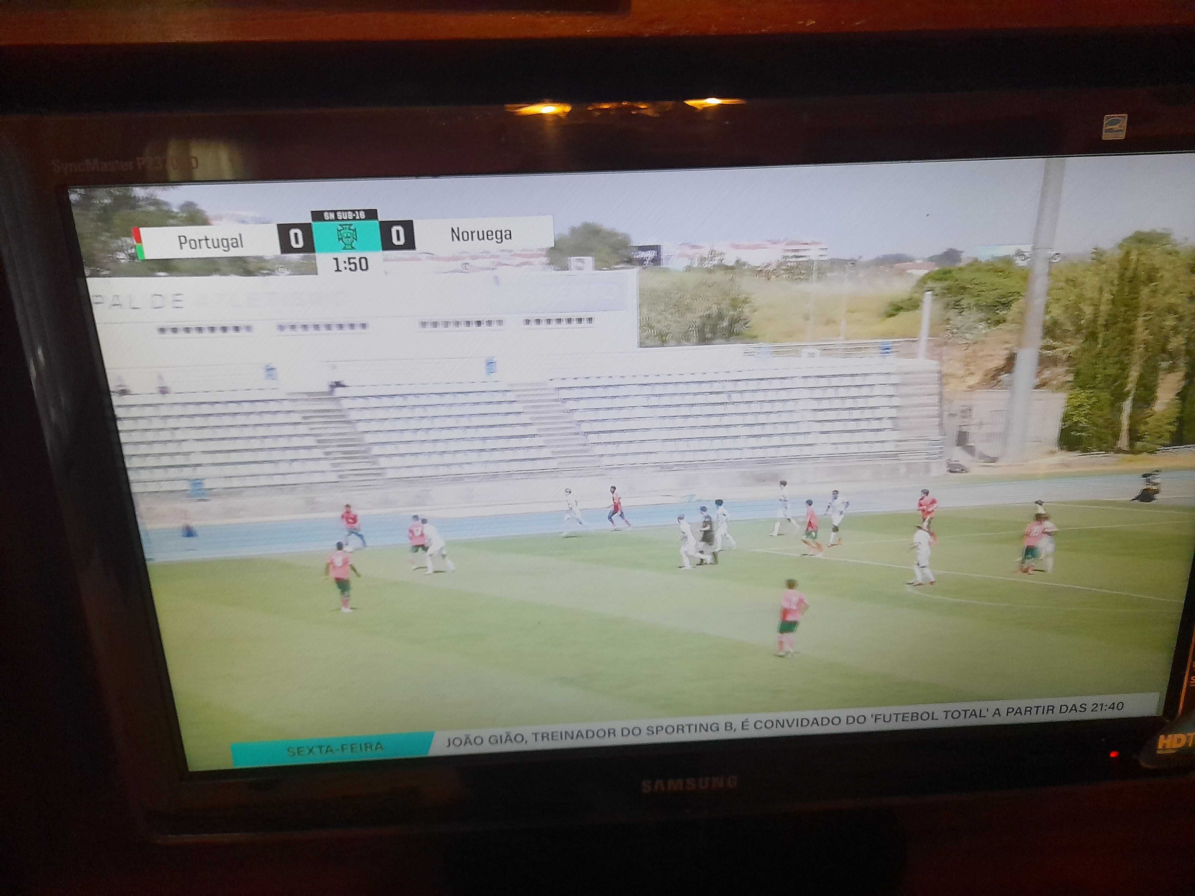 tv samsung 24" como nova com sintonia digital.