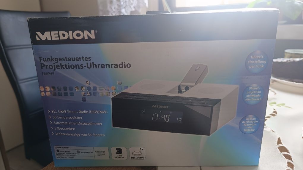 Radio z projektorem laserowych godziny Medion