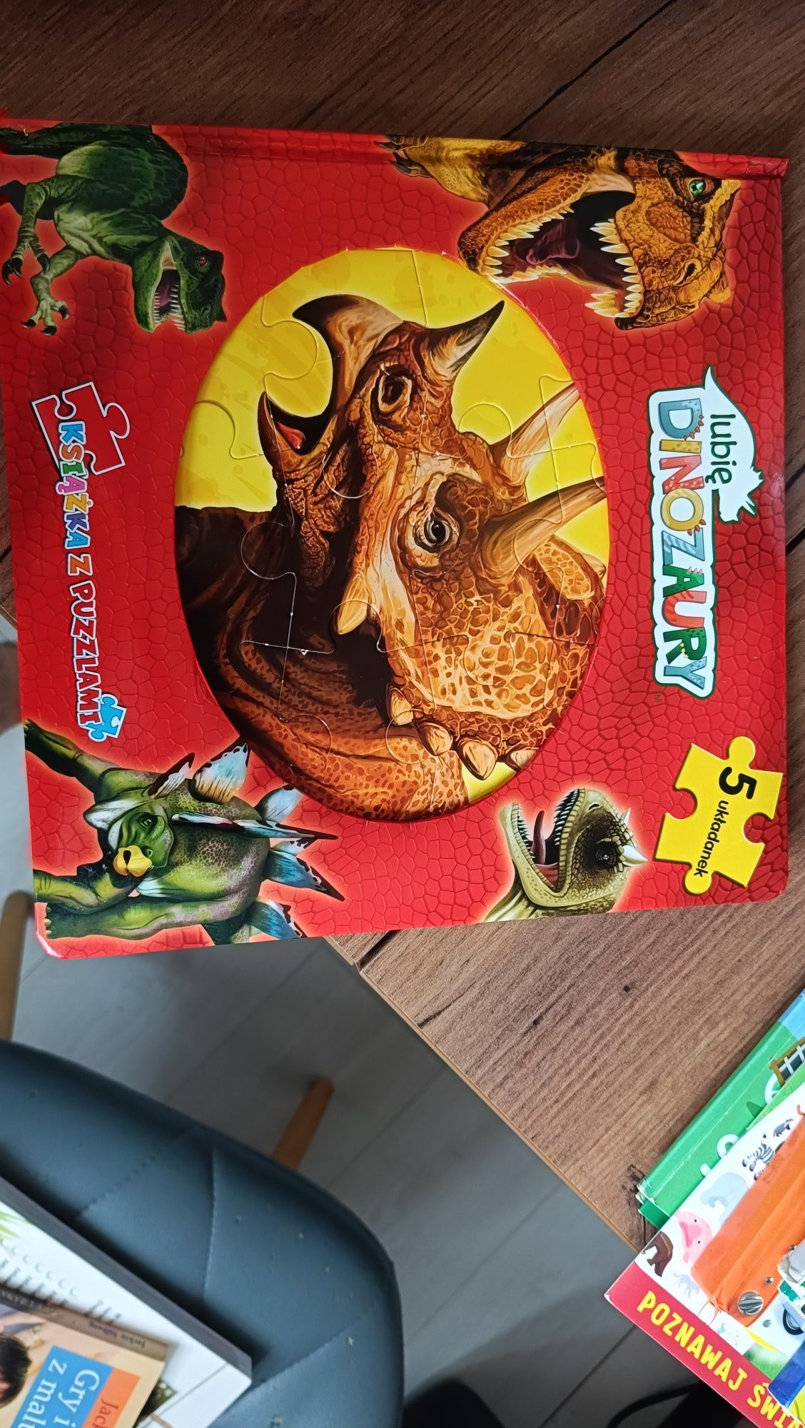 Książeczka z puzzlami, dinozaury