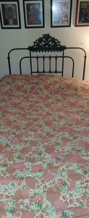 Cama de casal em ferro