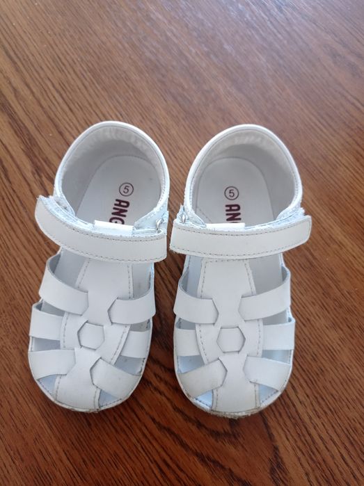 Sandały dla dziewczynki w rozmiarze 22. Angel