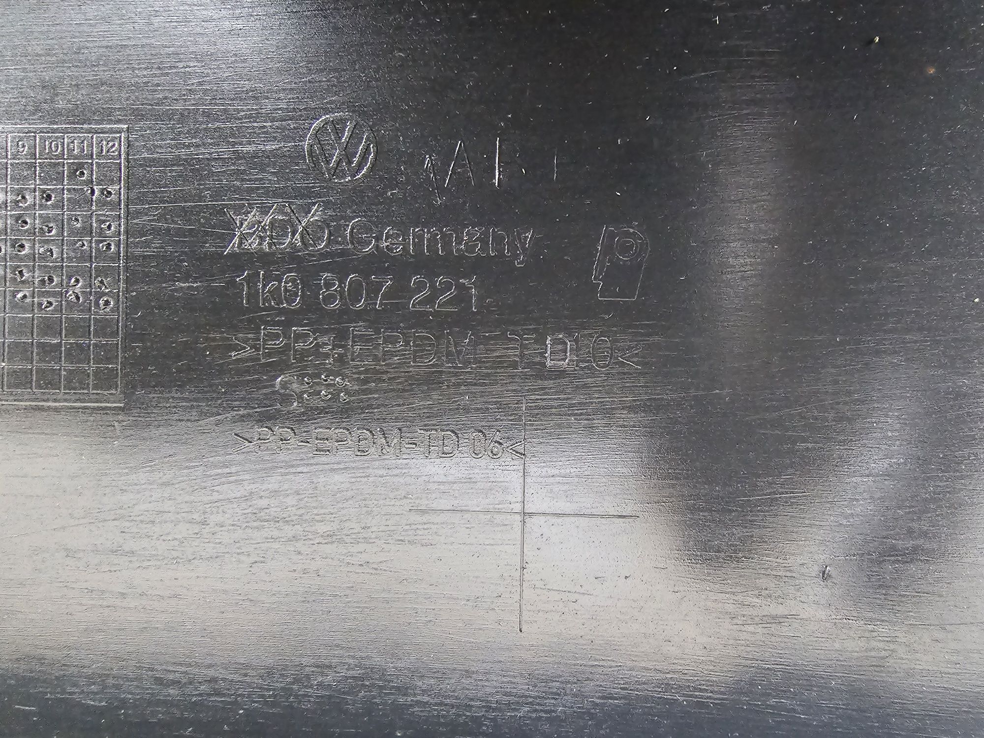 Zderzak Volkswagen turan 1K0