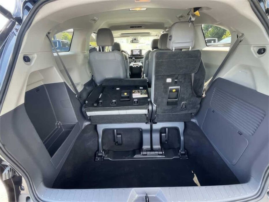 Toyota Sienna XLE 7-Passenger      2021