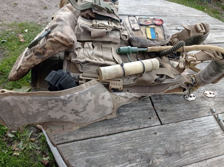 Продам шолом і бронік