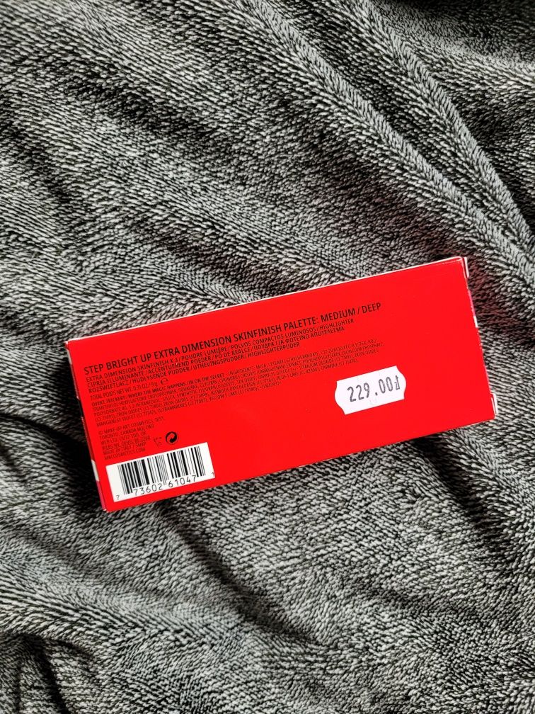 Paleta do makijażu MAC Step Bright Up rozświetlacze na prezent