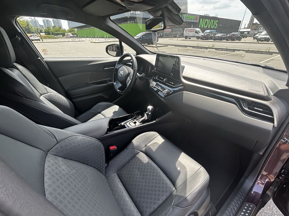 Продам Toyota CH-R 2023 гібрид
