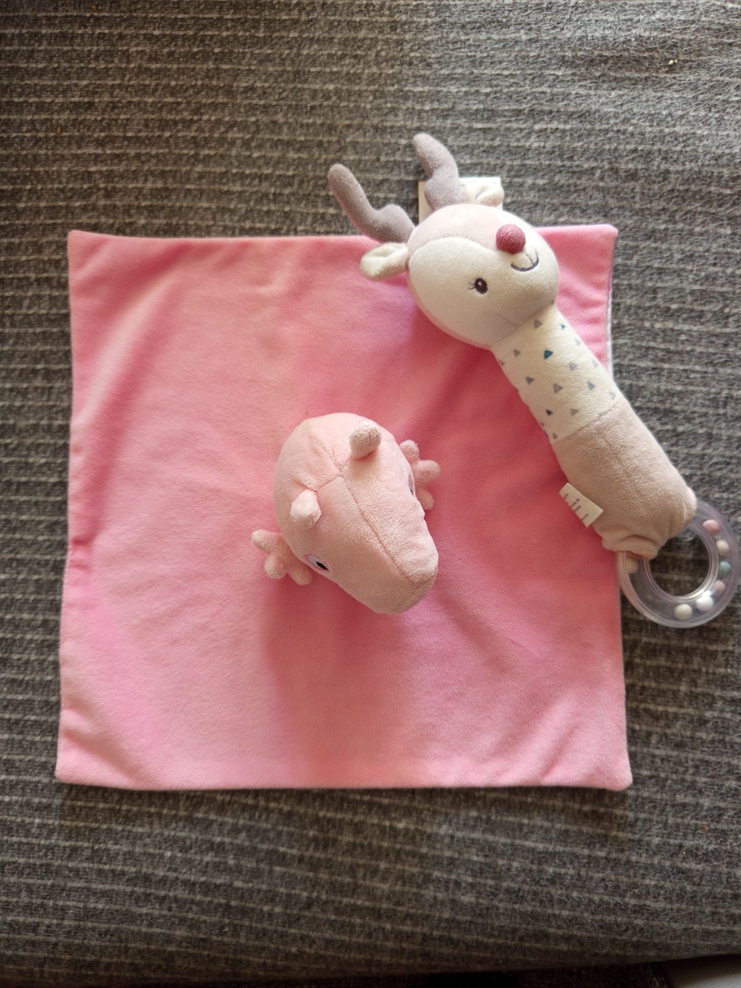 Kocyk przytulanka Peppa grzechotka