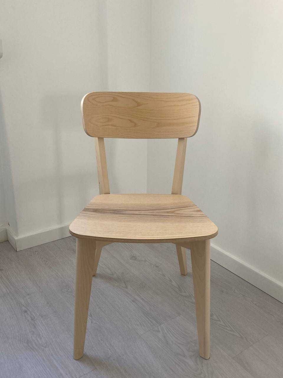 Mesa de jantar e cadeiras. IKEA