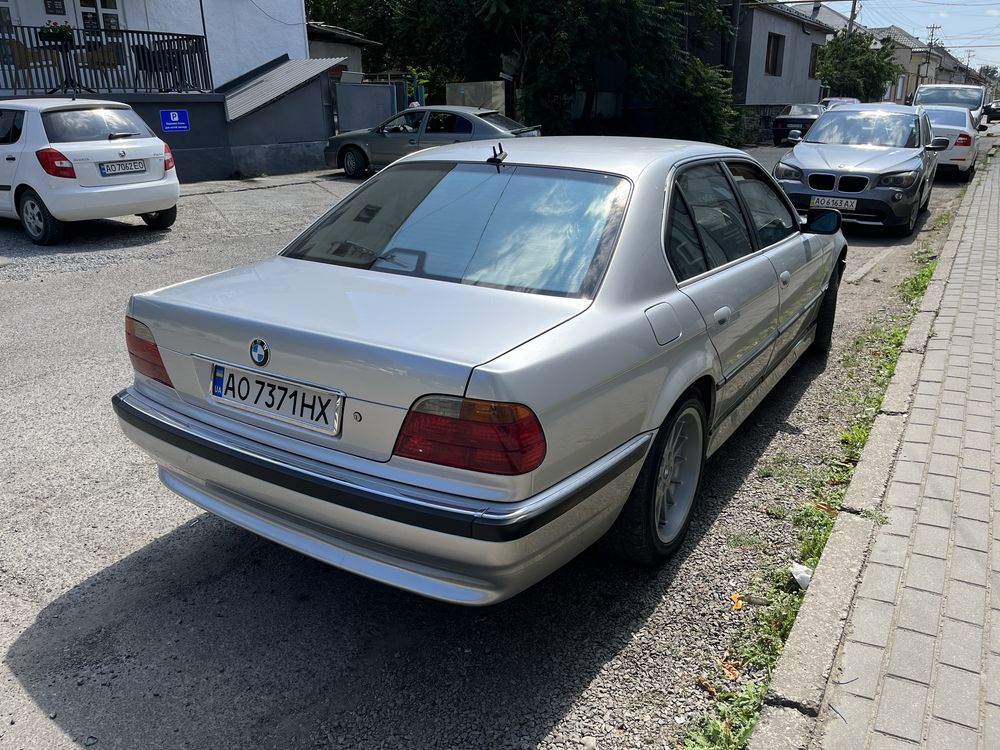 BMW E38 2000р 3.0 дизель