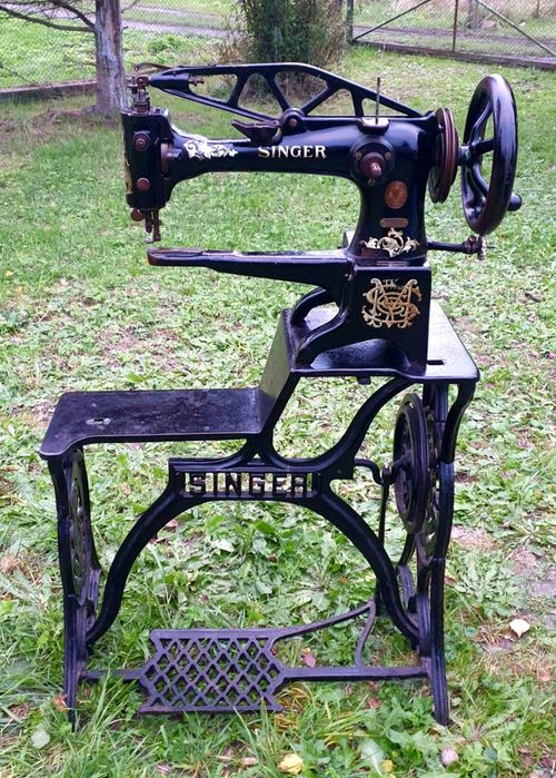 Szewska , LACIARKA maszyna SINGER 29K51 , stan BDB  , sprawna  ,