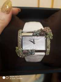 Шикарные часы оригинал с драгоценными камнями Valentino