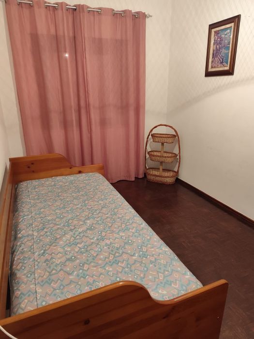 Aluga se Quarto mobilado