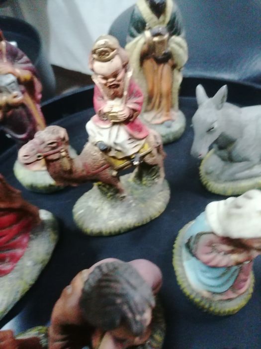 Presépio antigo com 10 figuras