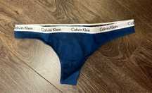 Majtki stringi Calvin Klein rozmiar M