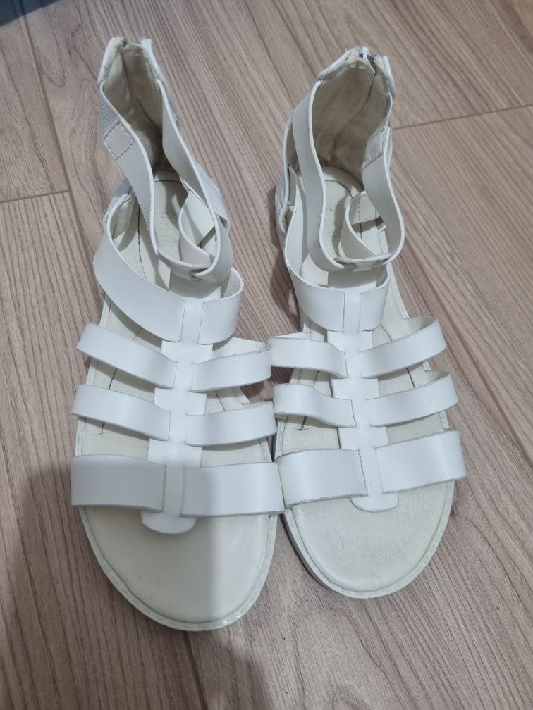 Sandały białe rzymianki 38