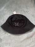 Bucket hat odblaskowy z kryształkami motyl