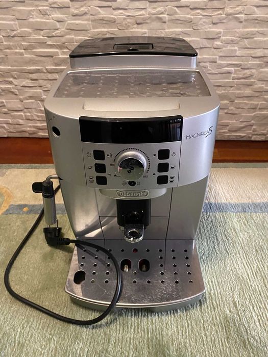 Ekspres ciśnieniowy do kawy DeLonghi Magnifica S
