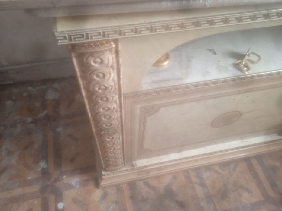 Гарна тумба для Вашої спальні. Італія.