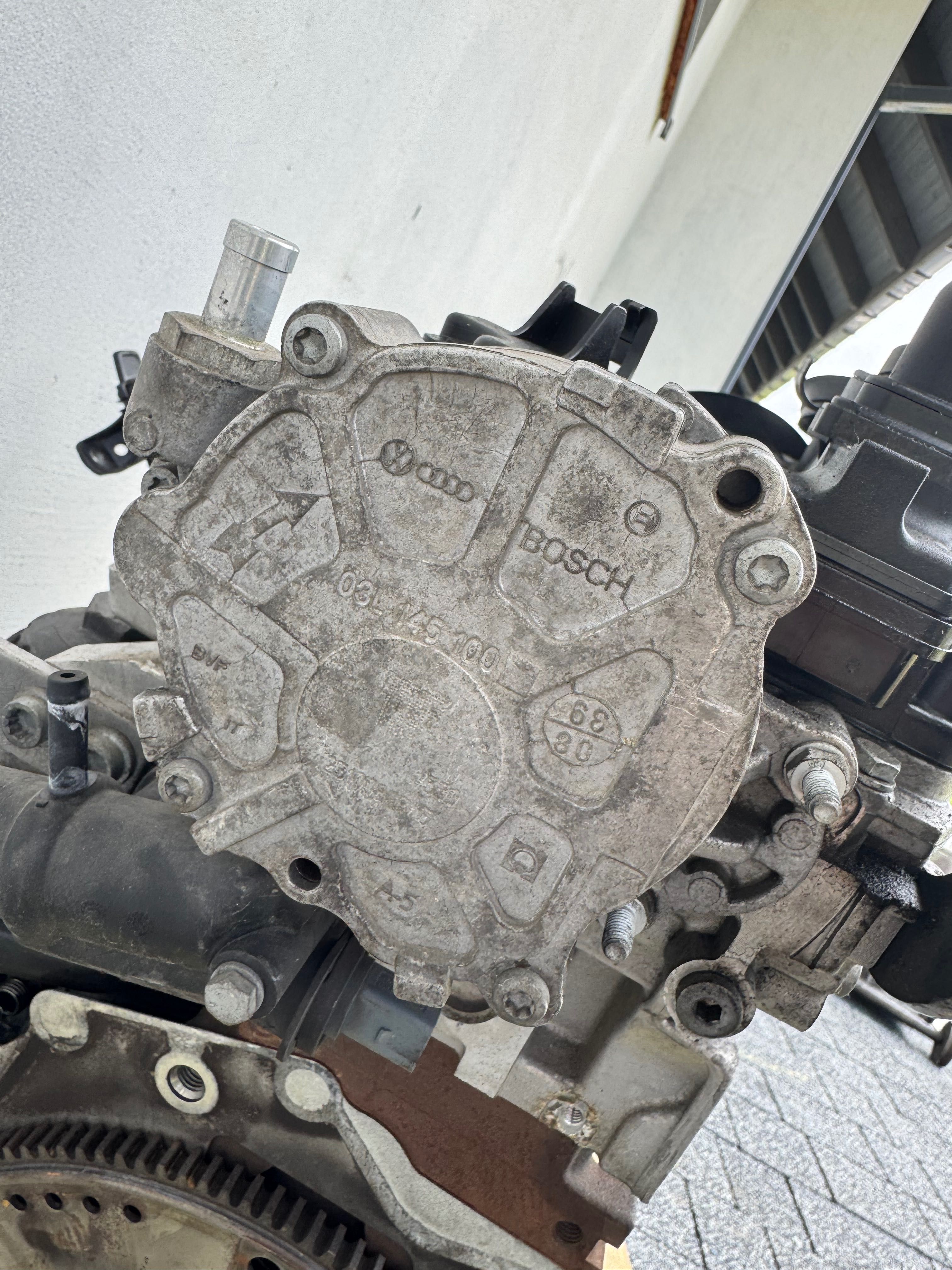 Silnik Audi a4 2.0 CAHA
