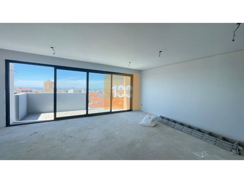 T3 junto ao metro St. Ovídio, Gaia