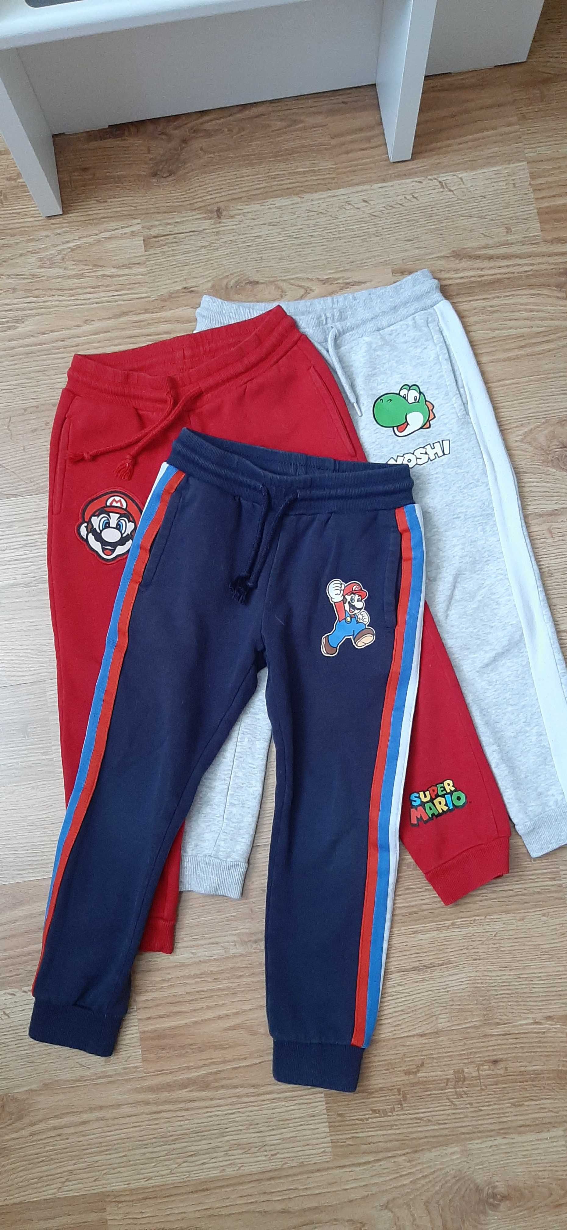3 pary spodnie dresy chłopiece Super Mario r 110 c&a